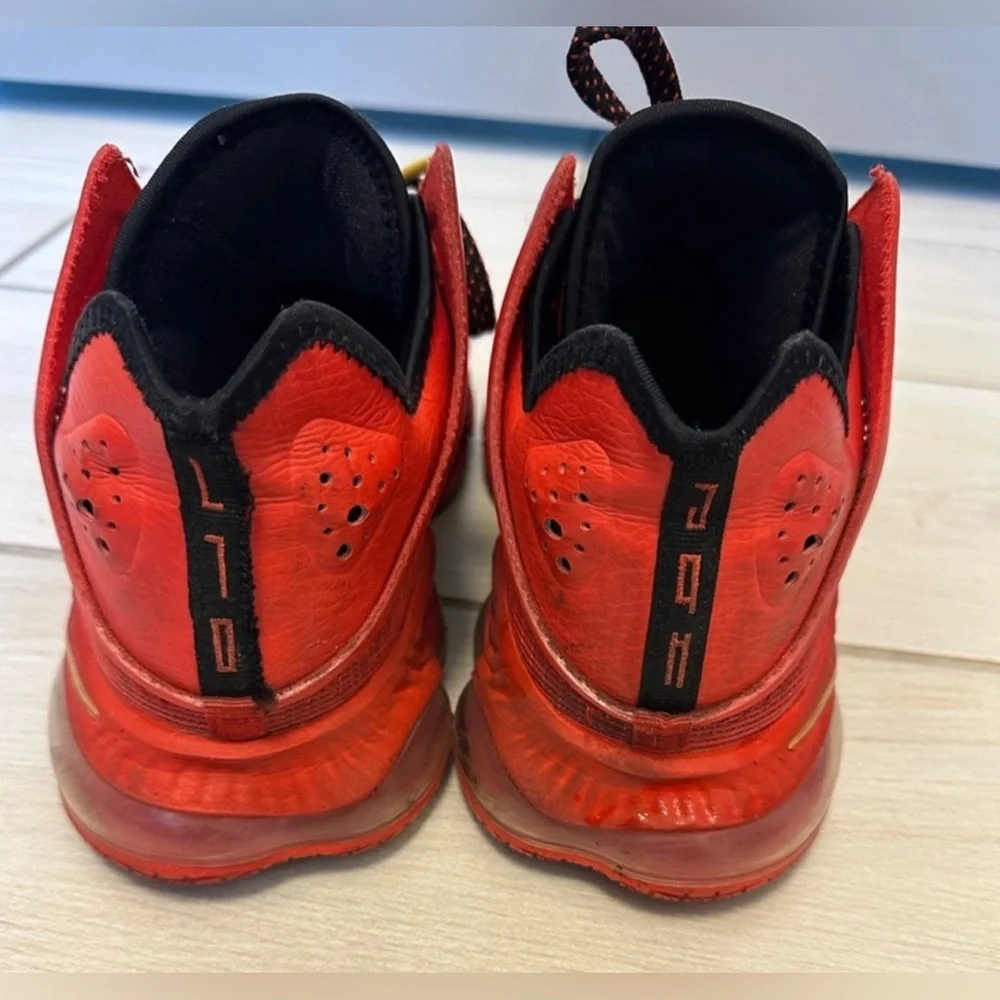 Nike LeBron 19 Low